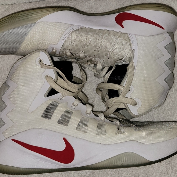 NIKE Women's size 9.5 white/red high top Basketball Shoes - Picture 13 of 15